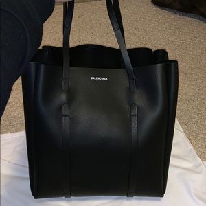 SOLD!!!Brand New Balenciaga everyday tote in Small